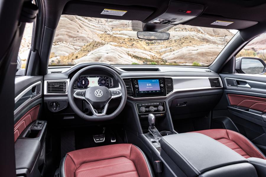 Торпедо Volkswagen Atlas Cross Sport SEL R-Line 2020 года  (фото 24 из 43)